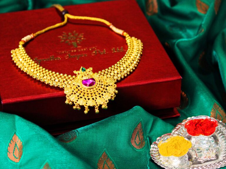 Rich Heritage of Maharashtrian Jewelry: Explaining Thushi